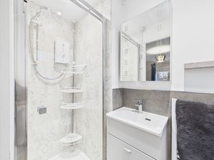 En-suite- click for photo gallery